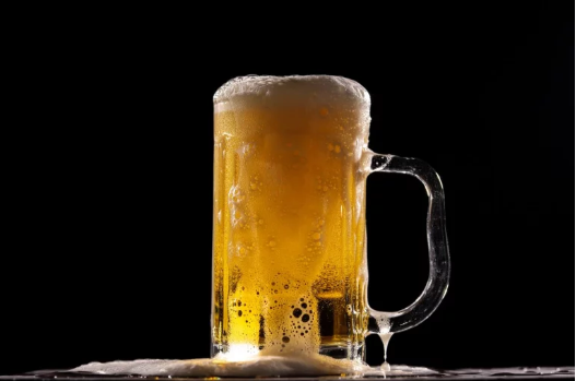 超3万人的研究显示：“适度饮酒”也会加速大脑衰老
